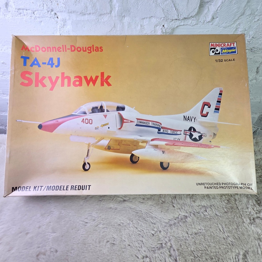 Minicraft Hasegawa 1/32 TA-4J Skyhawk Model Kit 1163 McDonnell-Douglas Navy